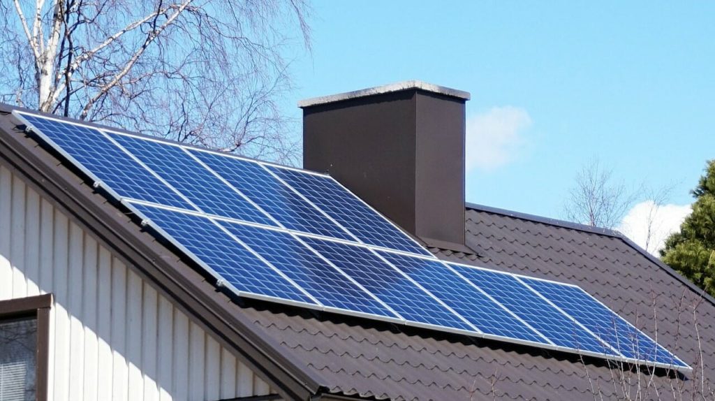 Everyday Uses for Solar Energy Panels to Enjoy a More Efficient Home